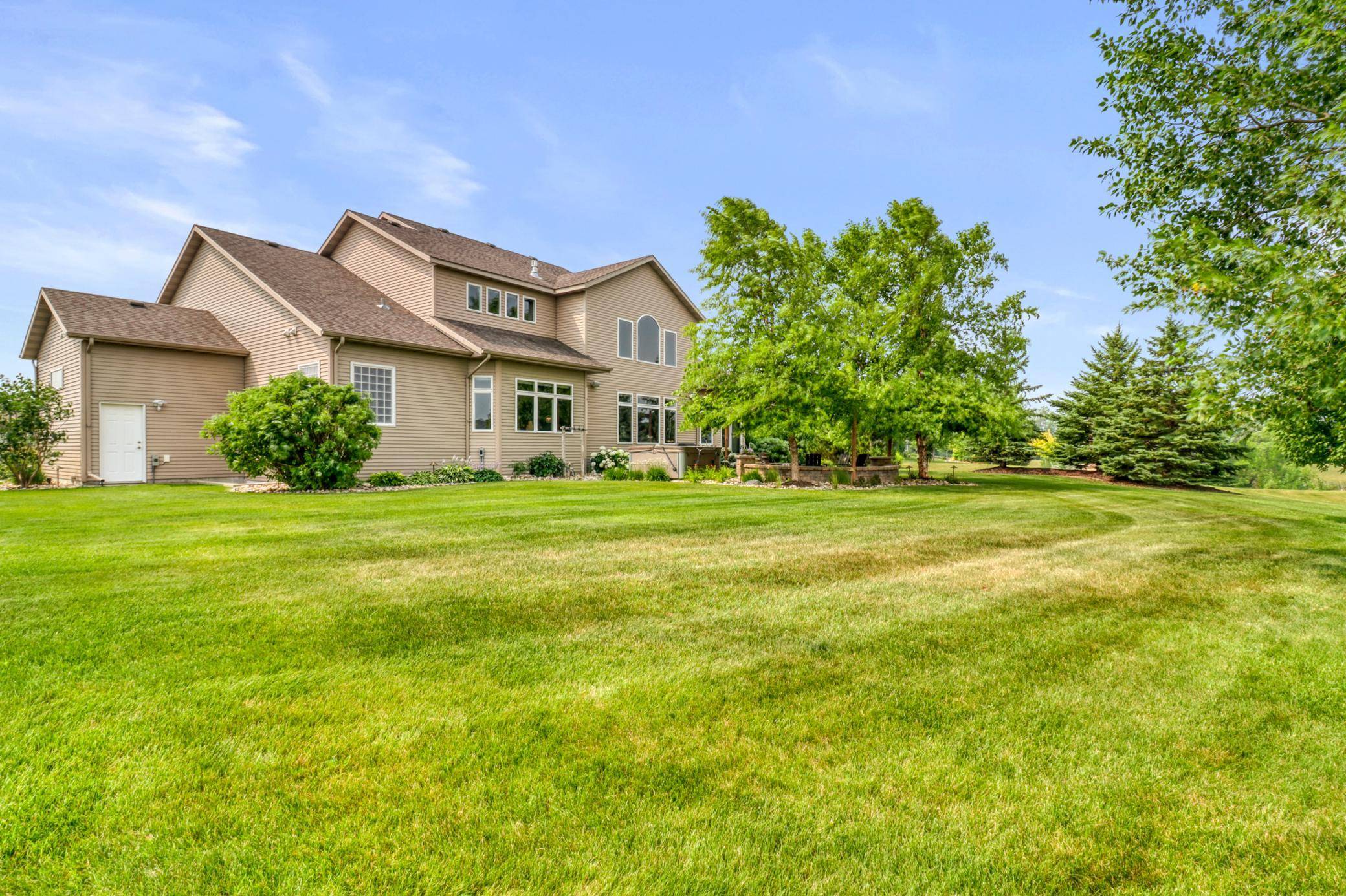 5827 Silverleaf DR S, Fargo, ND 58104