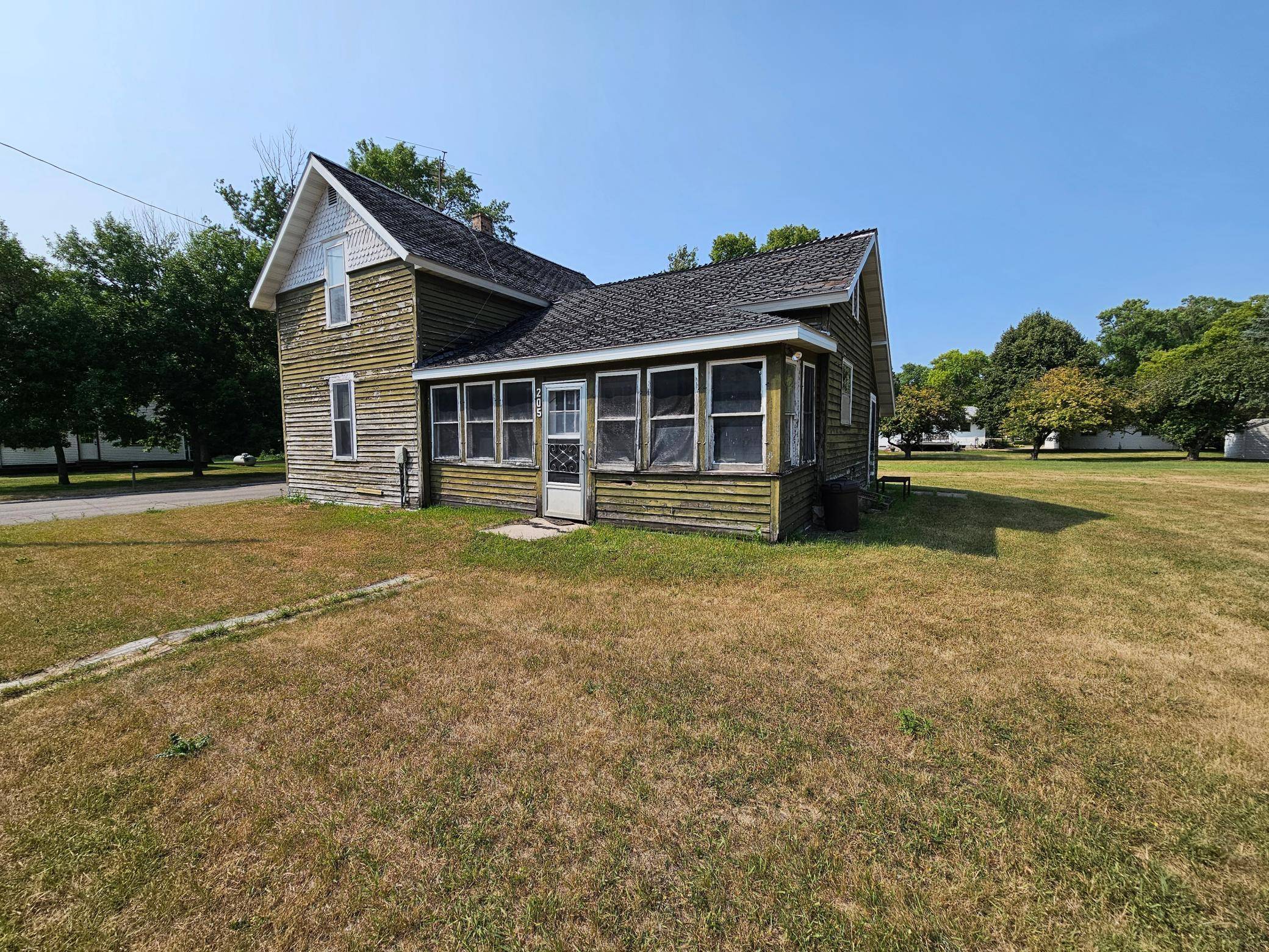 205 5th AVE NW, Barnesville, MN 56514