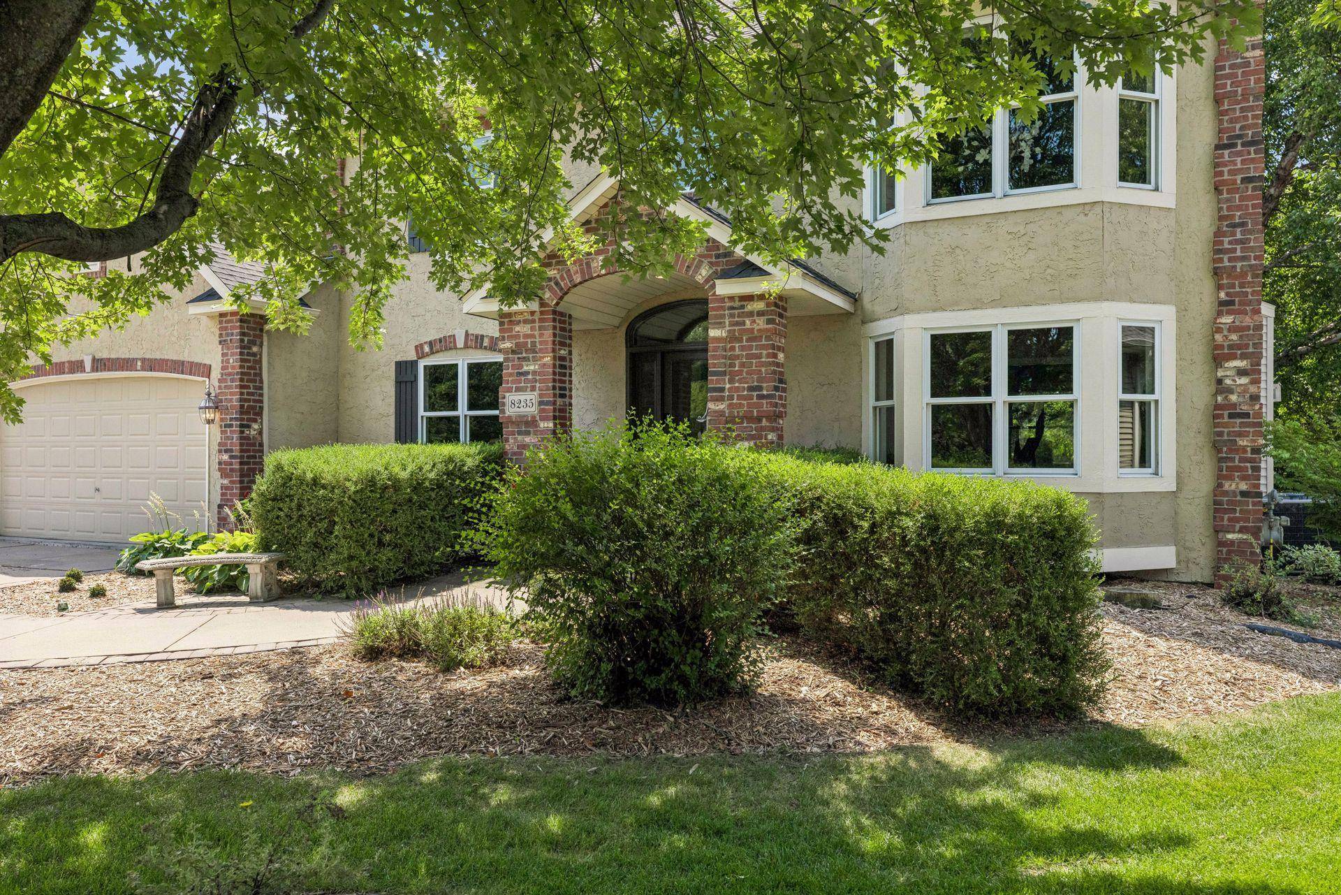 8235 Enclave CV, Woodbury, MN 55125