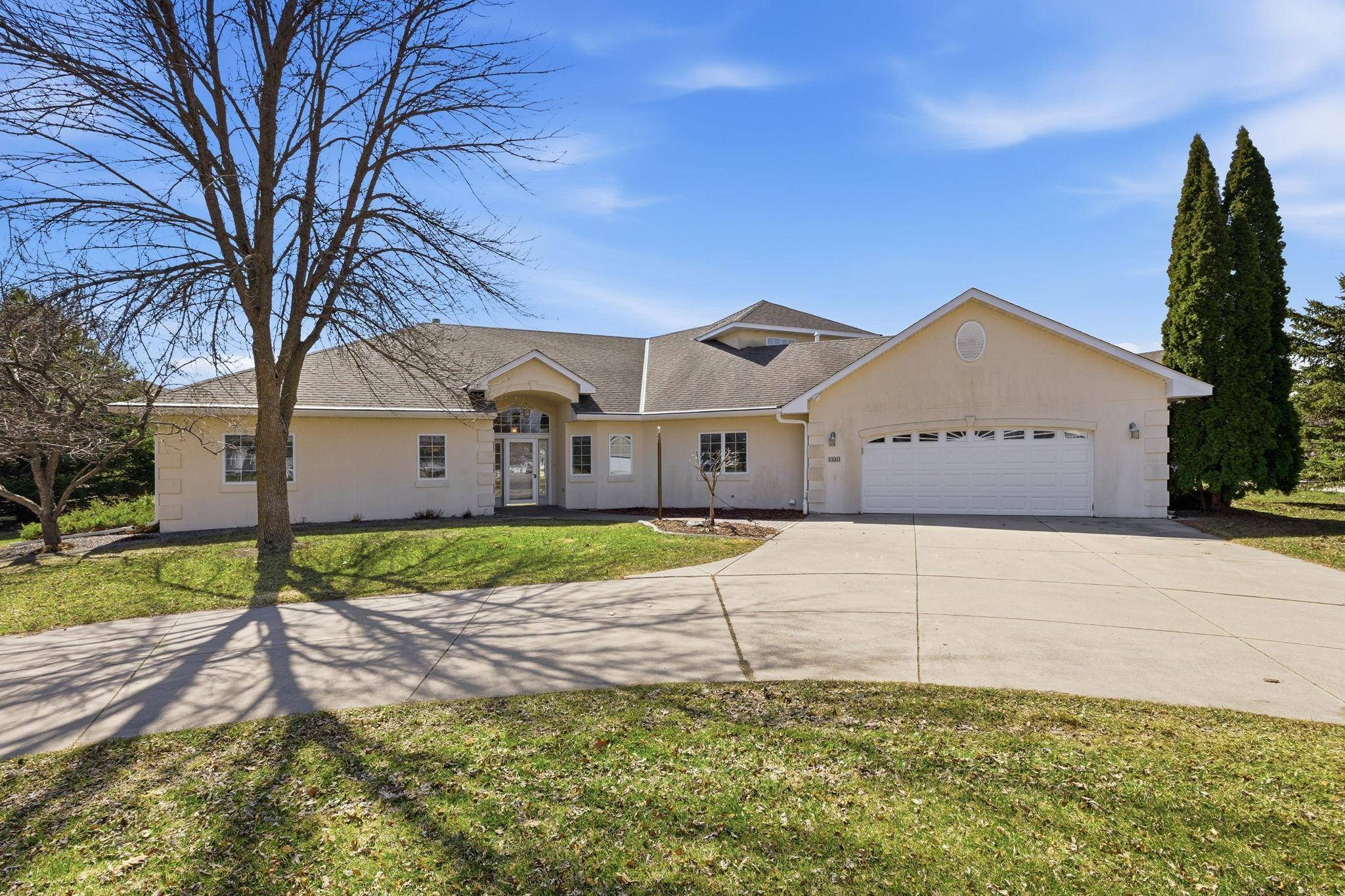 1320 Heritage AVE NW, Hutchinson, MN 55350