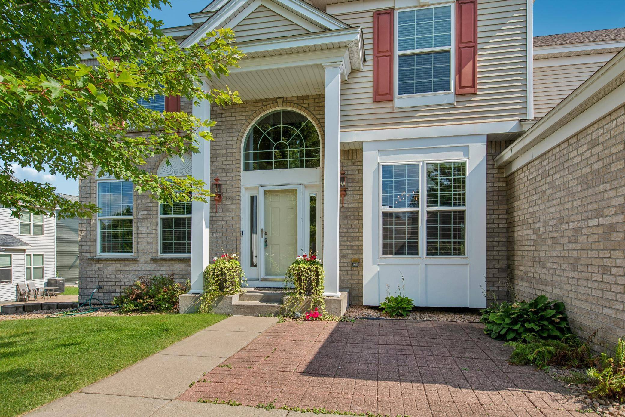 7221 Lydia LN, Woodbury, MN 55125