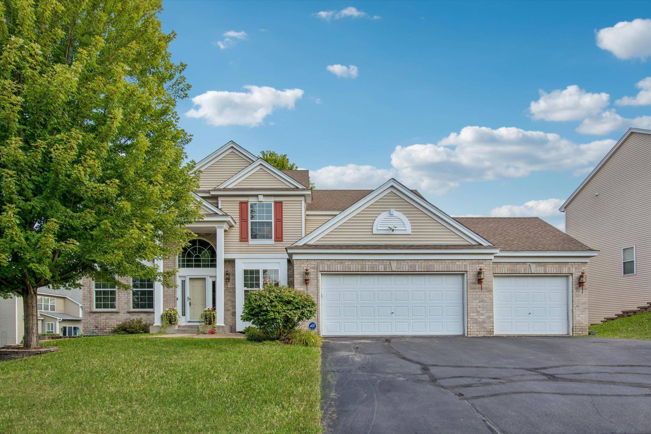7221 Lydia LN, Woodbury, MN 55125