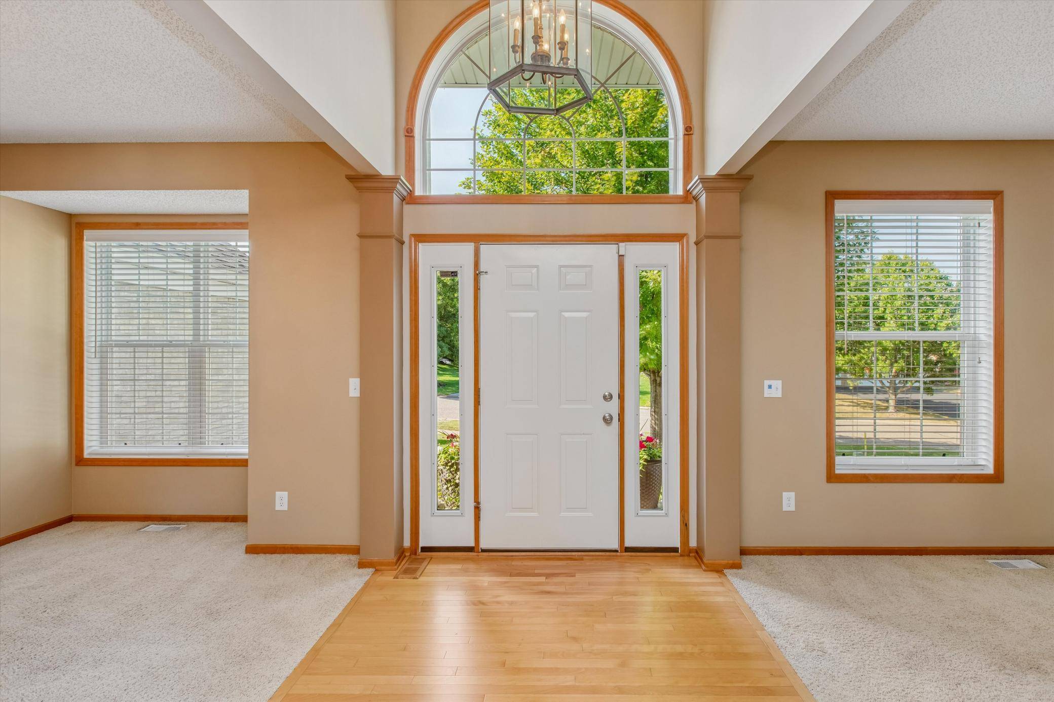 7221 Lydia LN, Woodbury, MN 55125