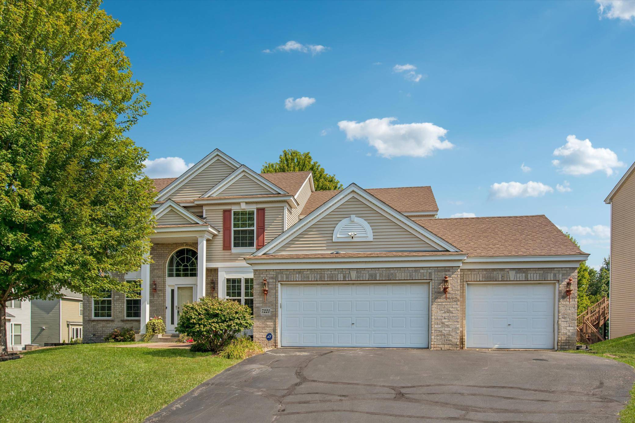 7221 Lydia LN, Woodbury, MN 55125
