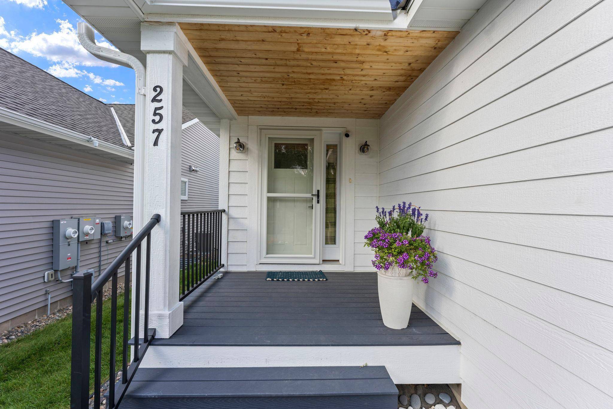 257 Mccarrons PL W, Roseville, MN 55113