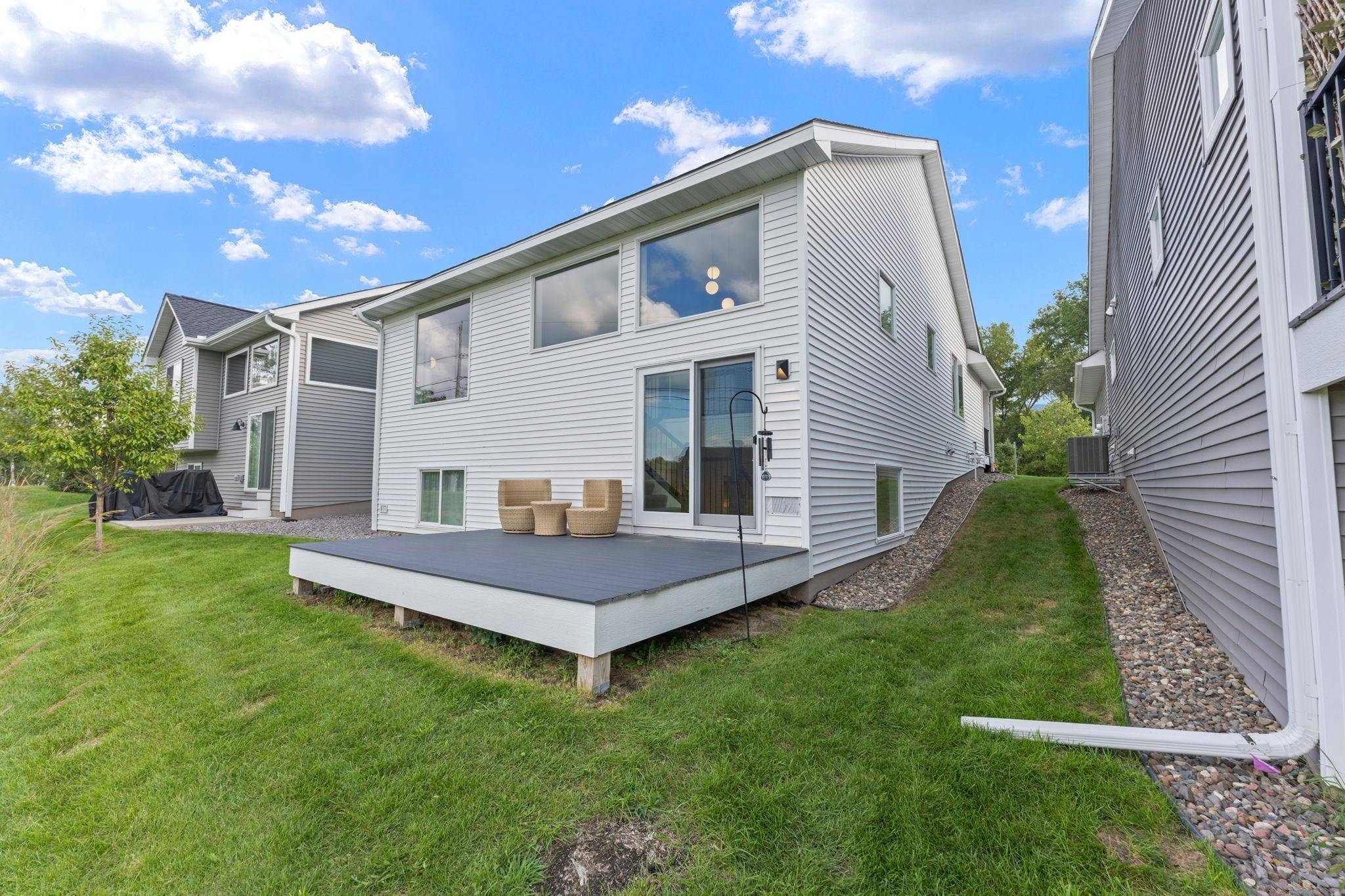 257 Mccarrons PL W, Roseville, MN 55113