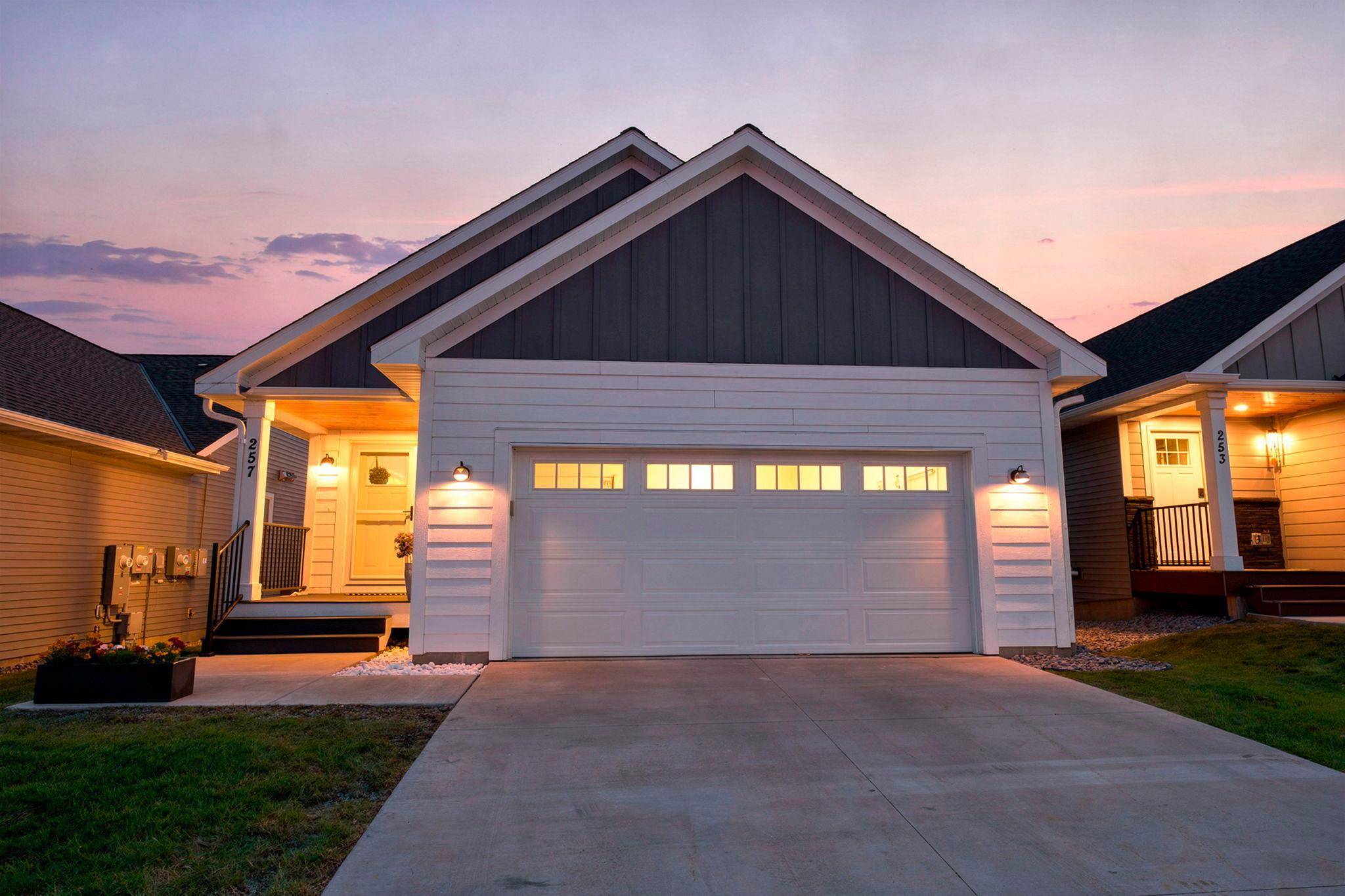 257 Mccarrons PL W, Roseville, MN 55113