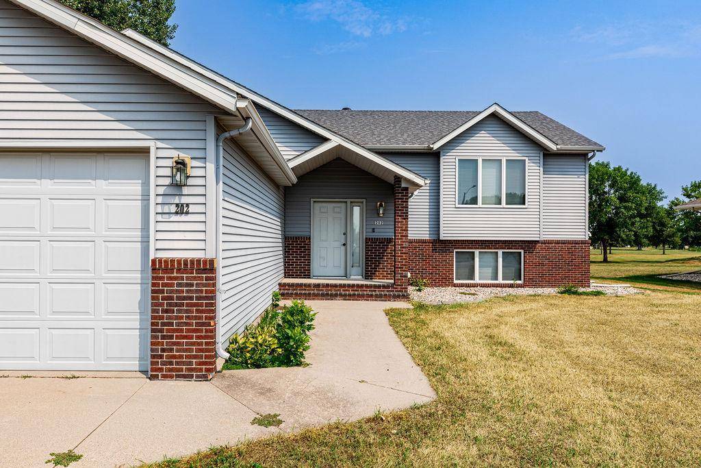 202 Fairway DR, Casselton, ND 58012