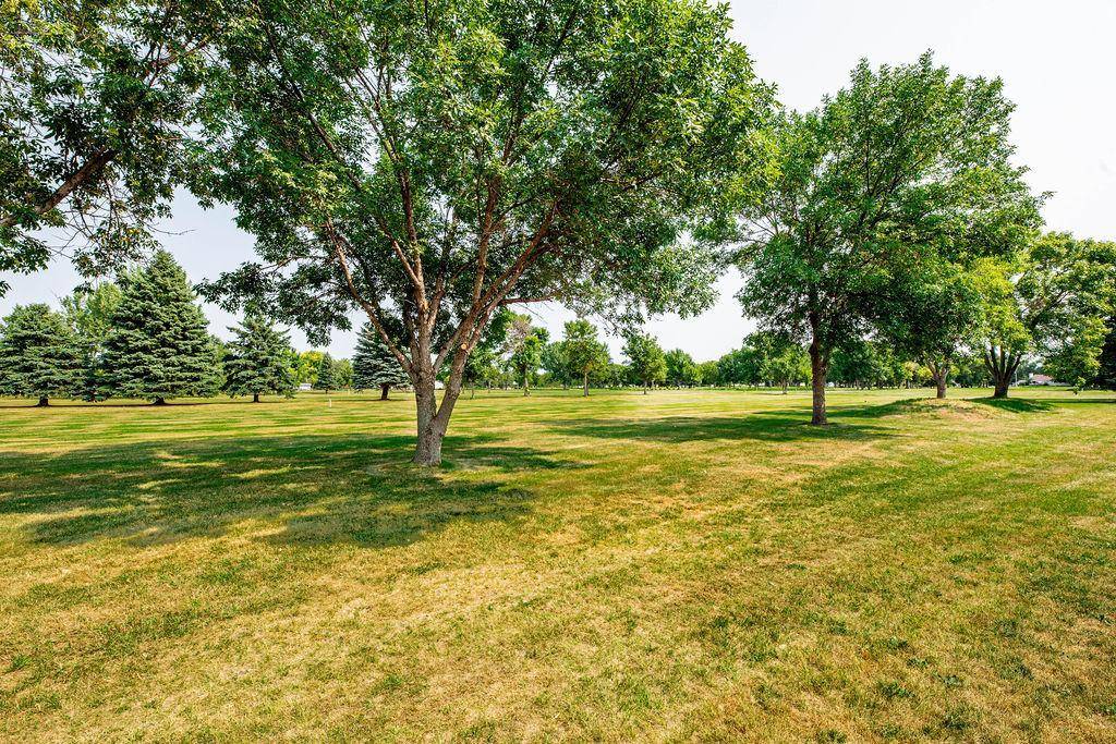 202 Fairway DR, Casselton, ND 58012