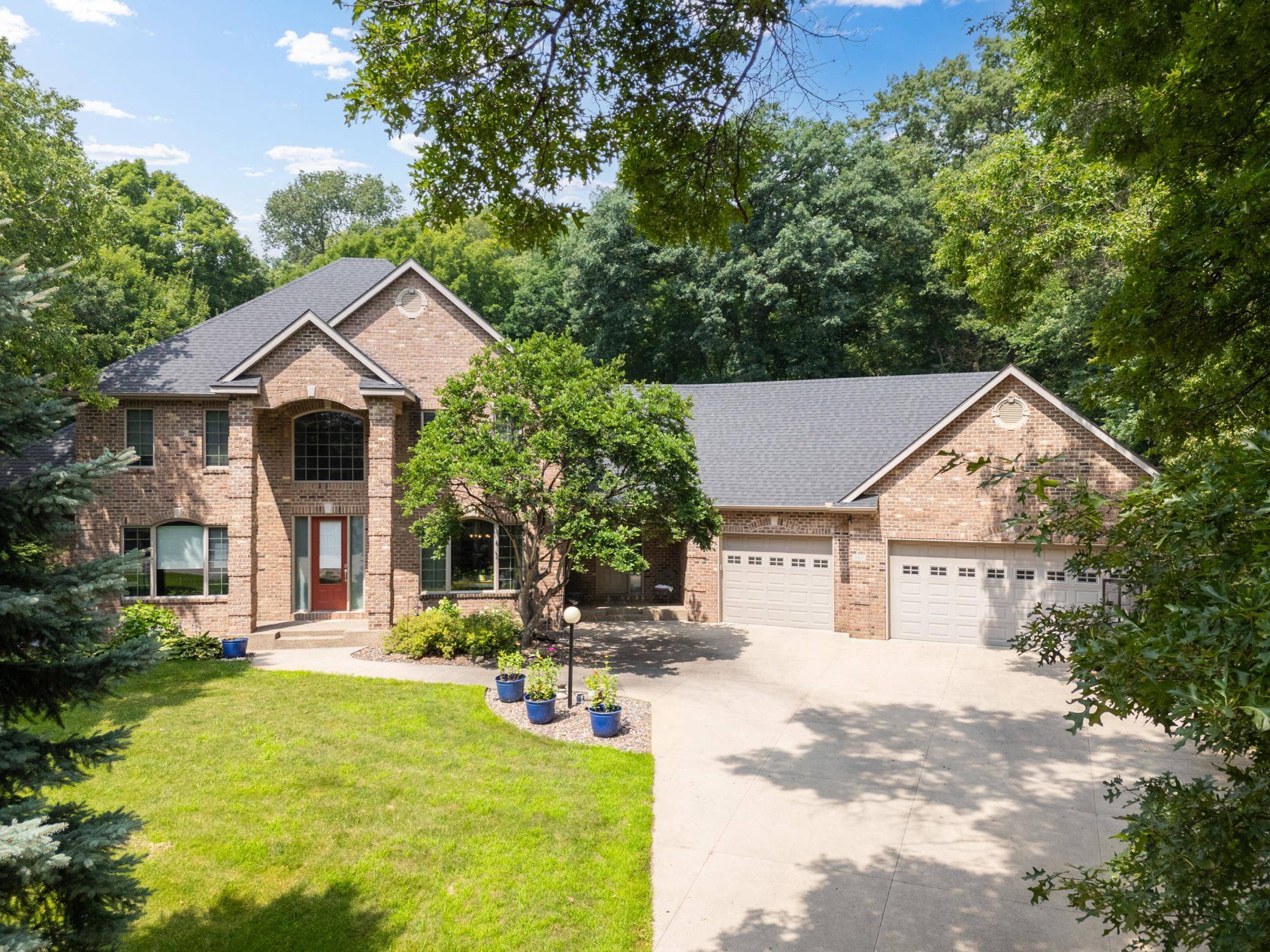 6921 Bluff LN NW, Rochester, MN 55901