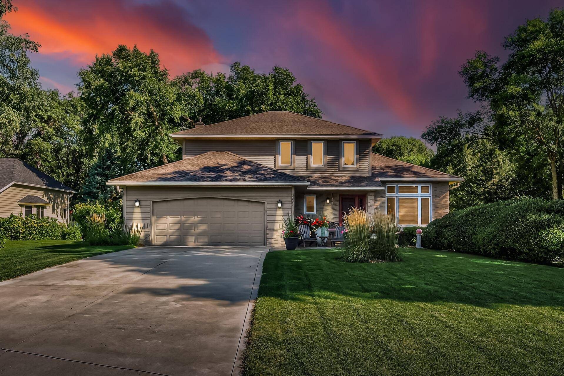 2277 Moreland CT E, Maplewood, MN 55119