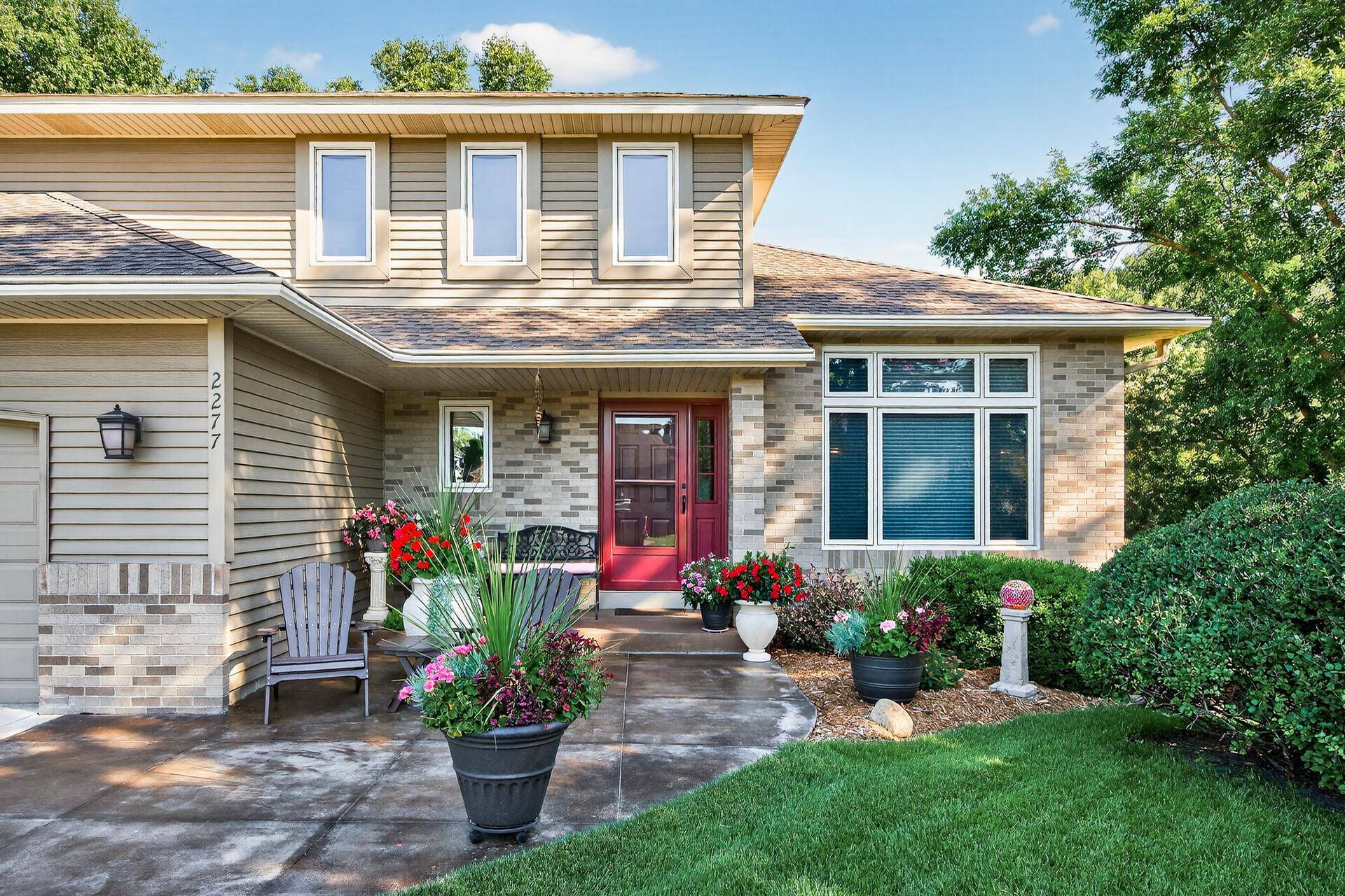 2277 Moreland CT E, Maplewood, MN 55119