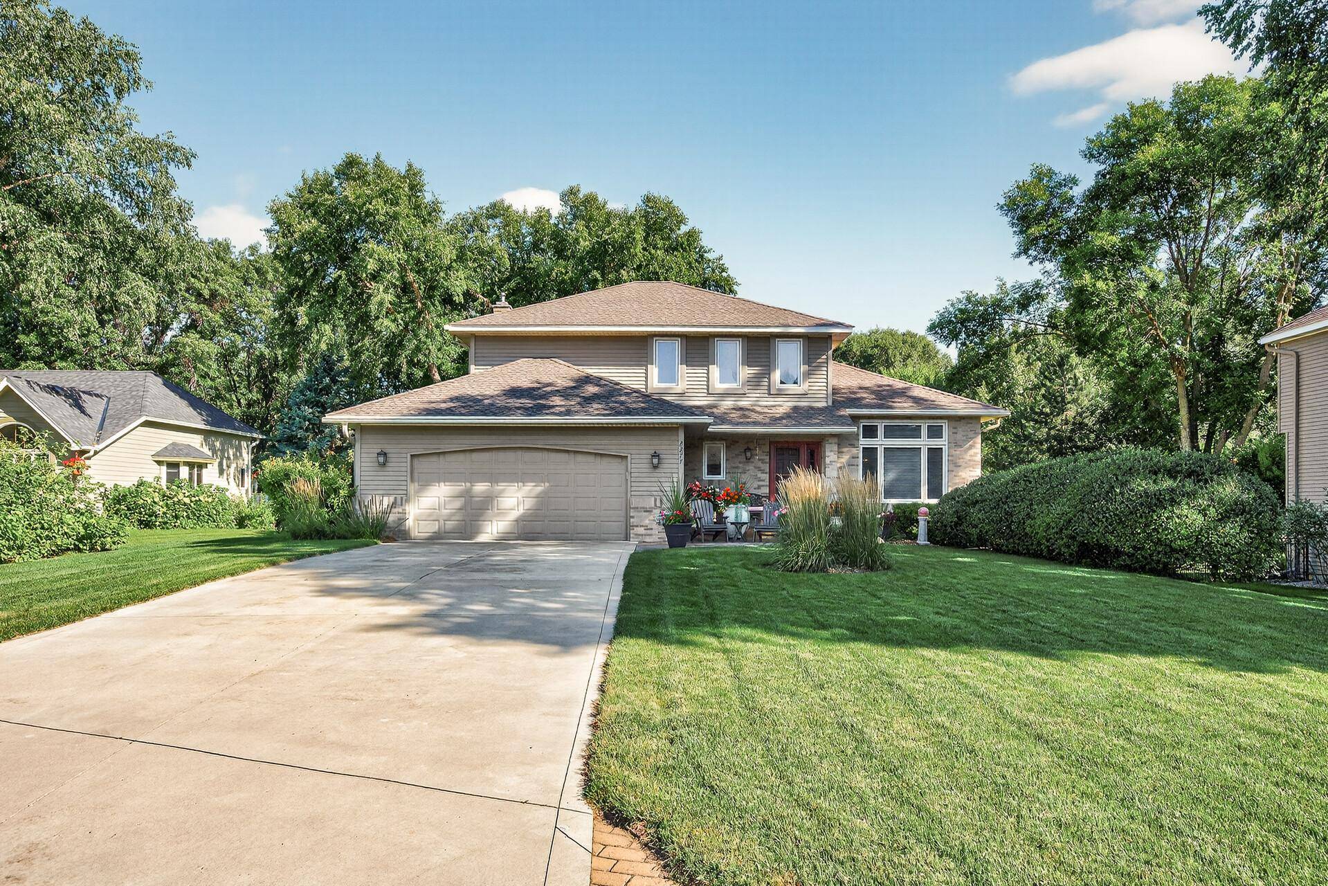 2277 Moreland CT E, Maplewood, MN 55119