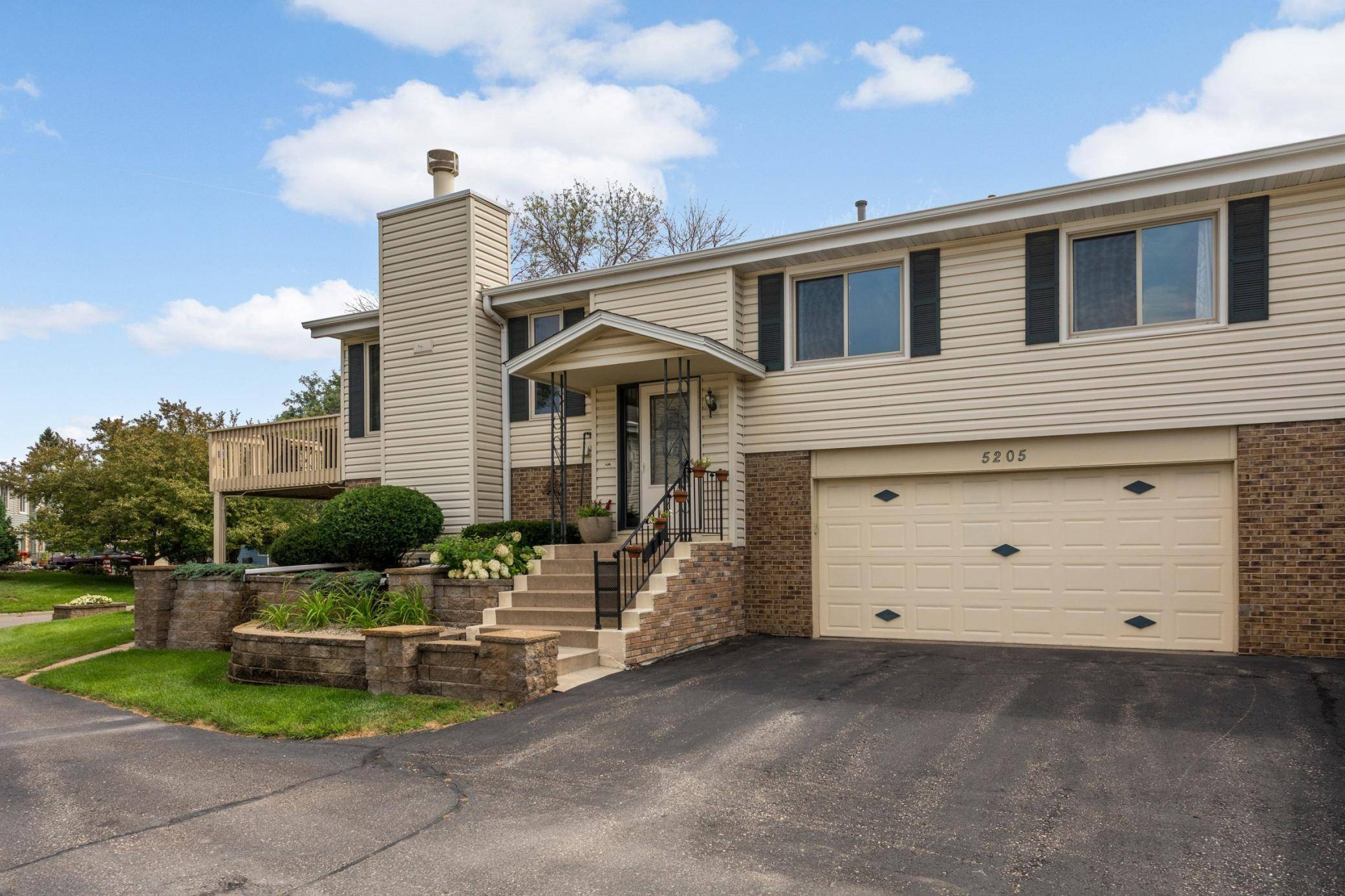 5205 Beachside DR, Minnetonka, MN 55343