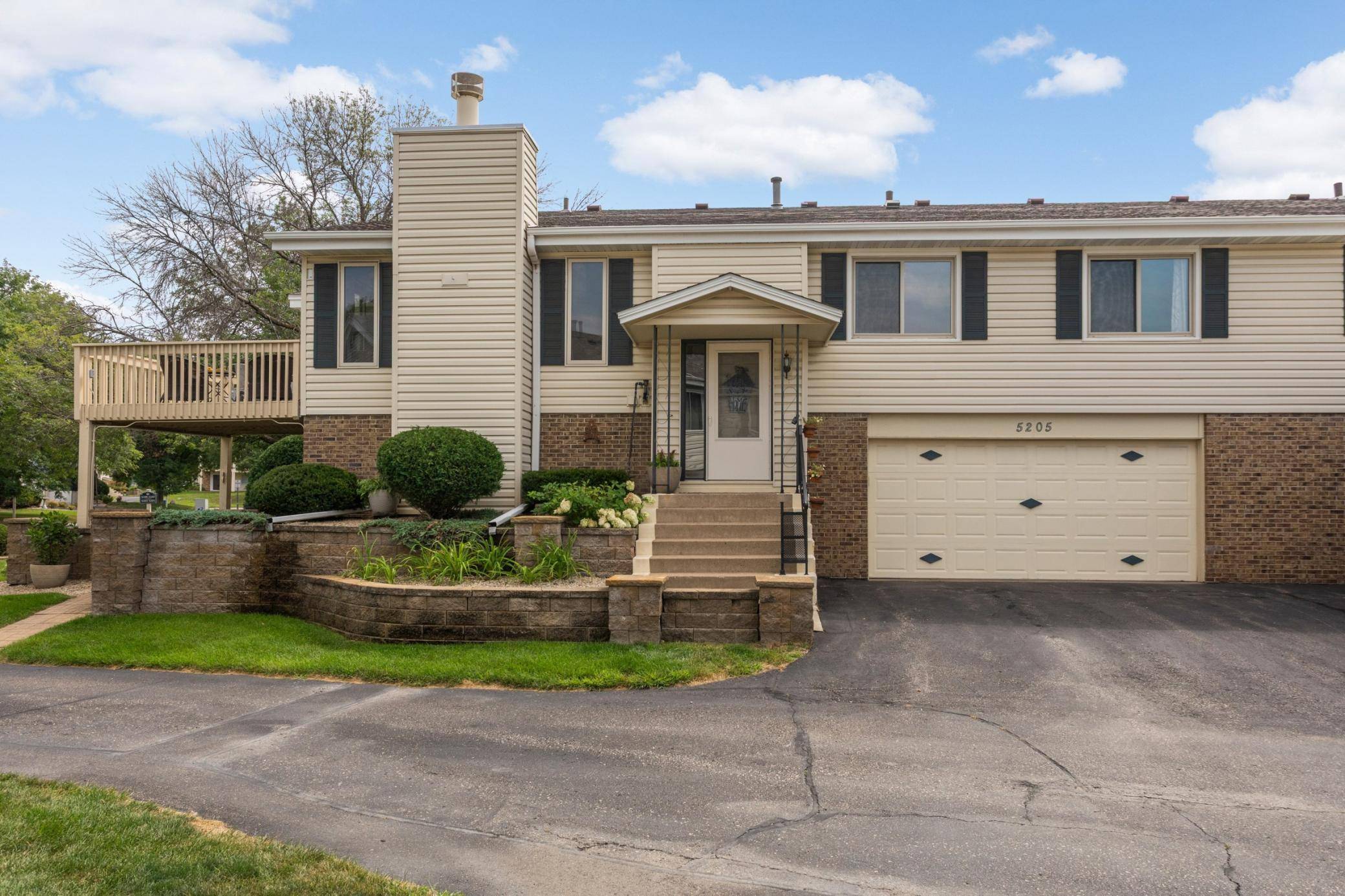 5205 Beachside DR, Minnetonka, MN 55343