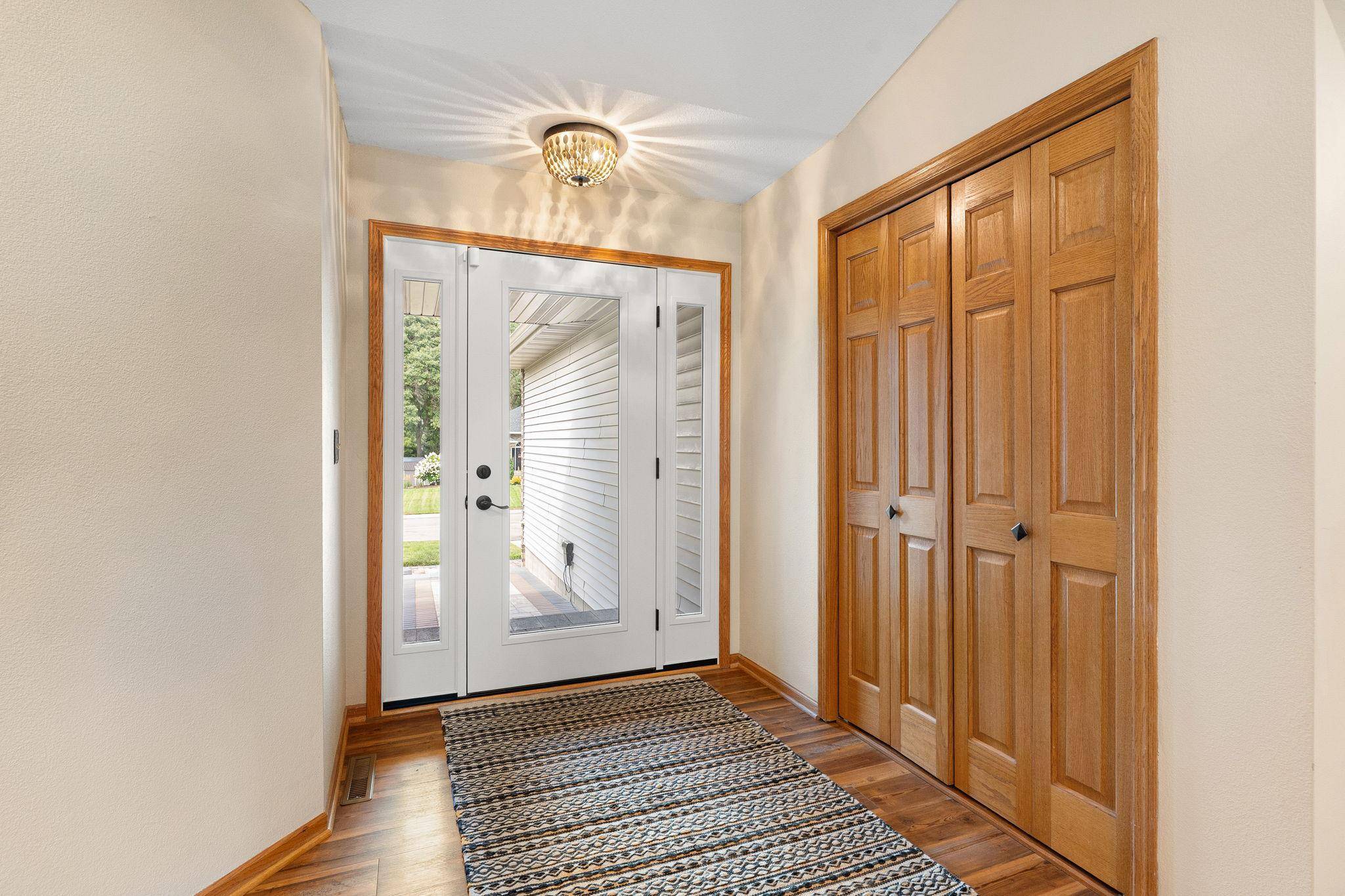 659 Crestview LN, Owatonna, MN 55060