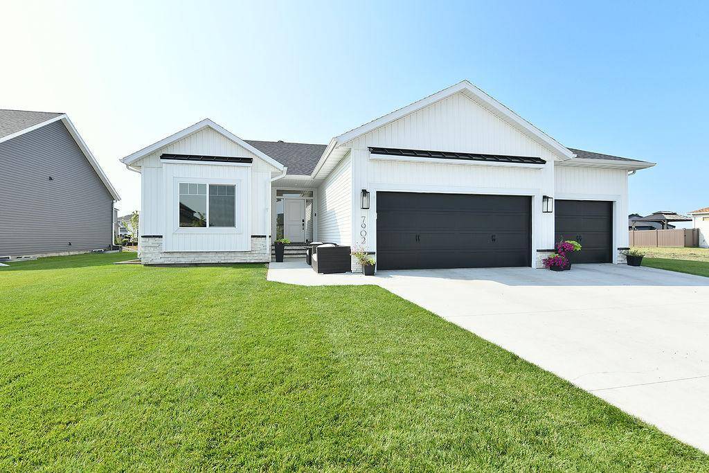 7902 Firefly LN, Horace, ND 58047