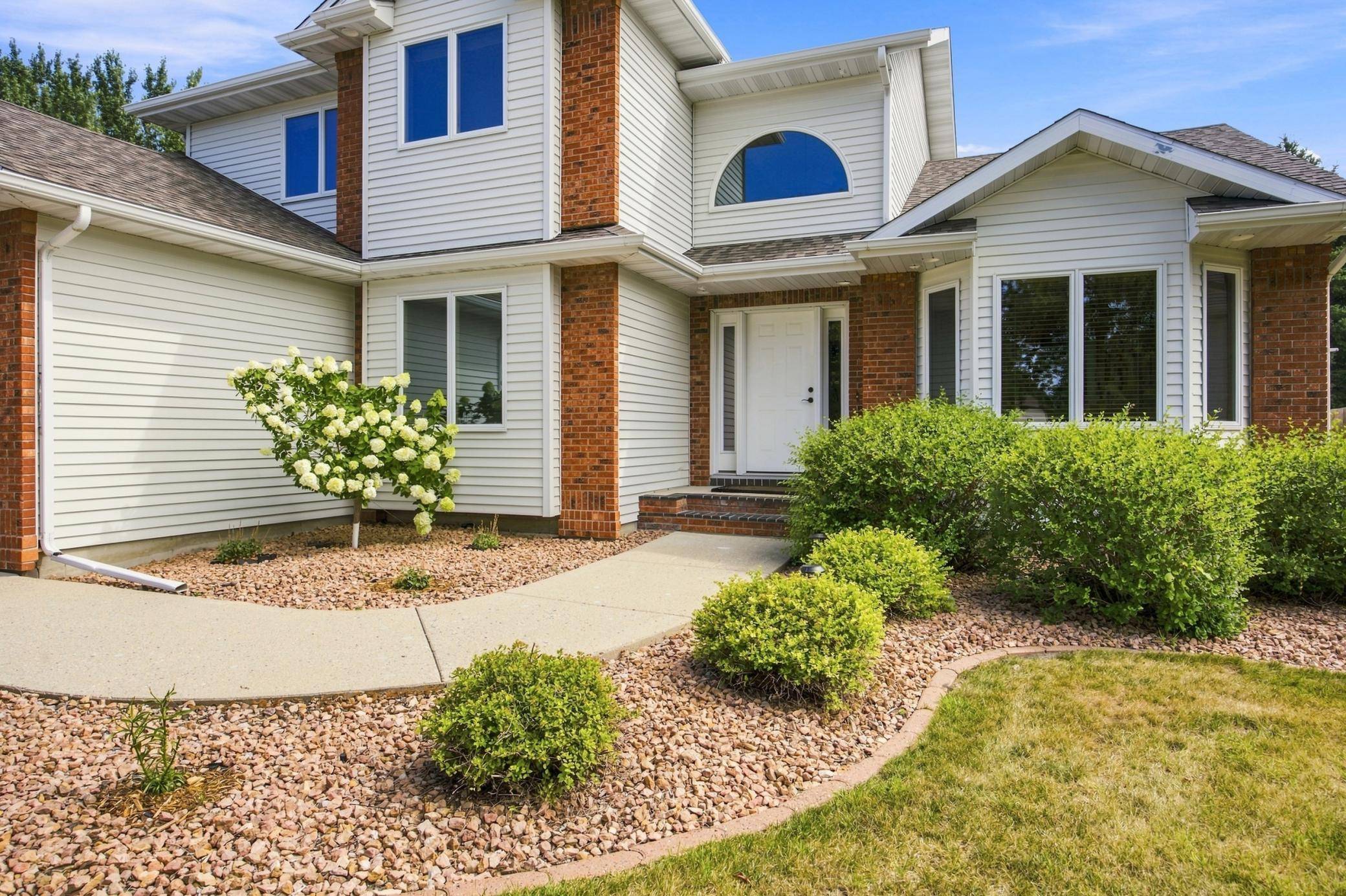 1906 E Rose Creek Pkwy S, Fargo, ND 58104