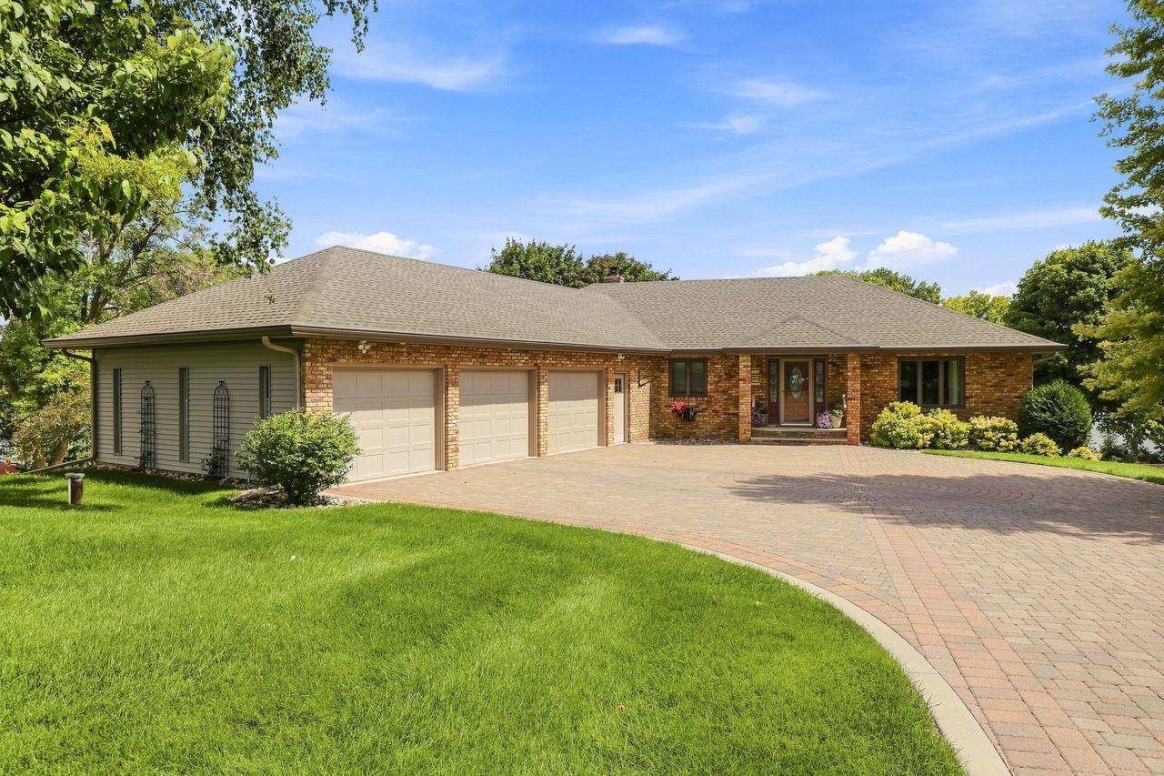 5987 24th ST NE, Willmar, MN 56201