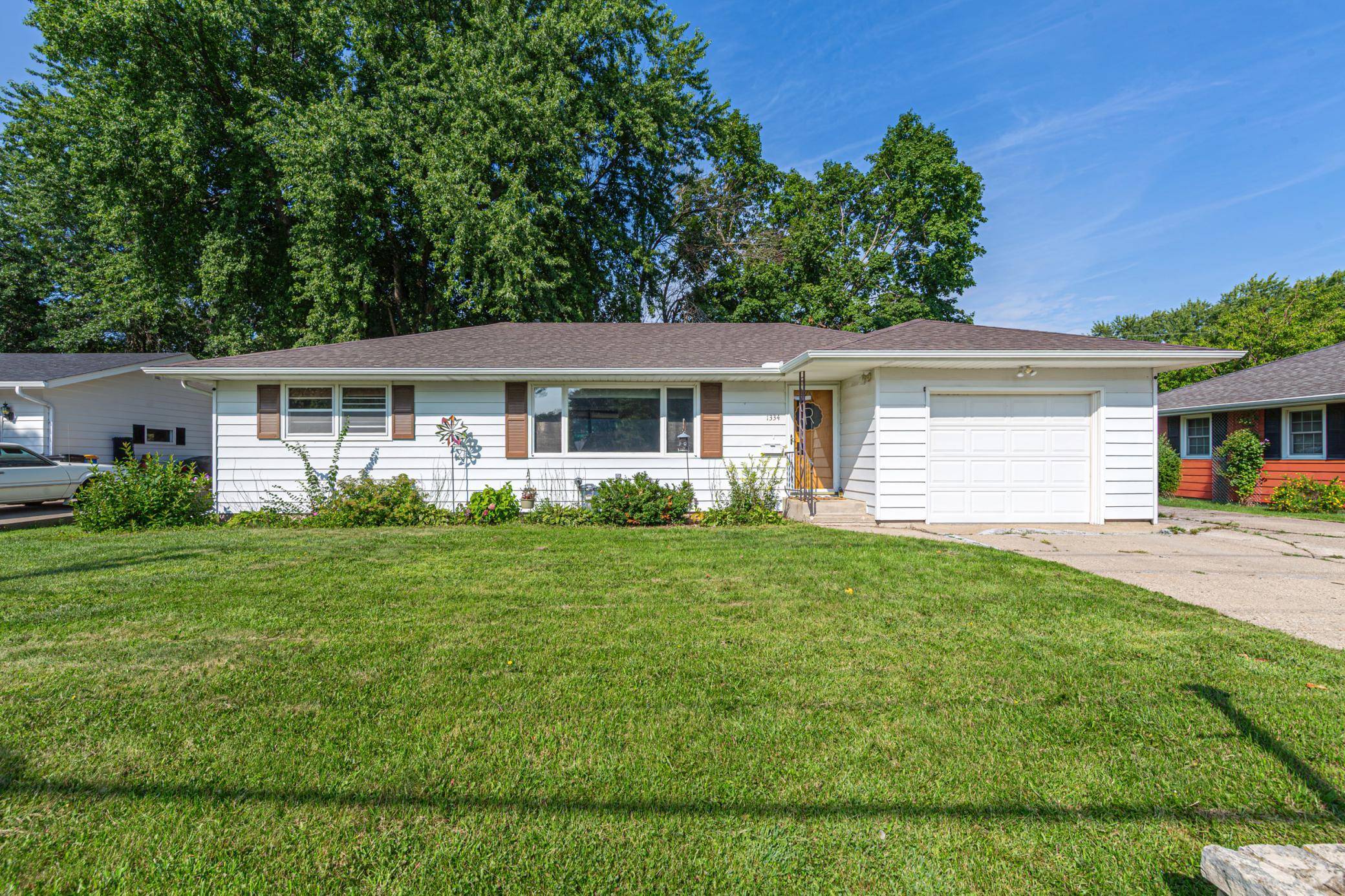 1334 Lincoln AVE, Owatonna, MN 55060