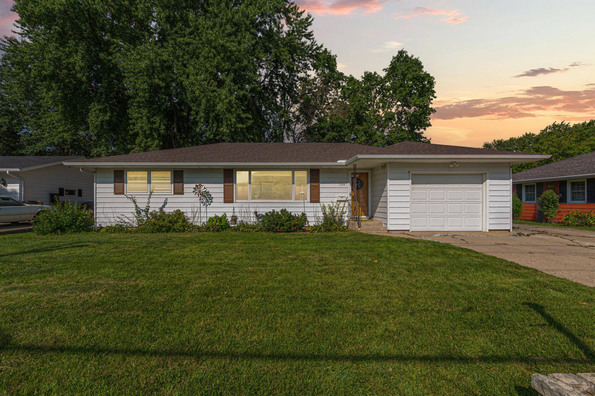 1334 Lincoln AVE, Owatonna, MN 55060