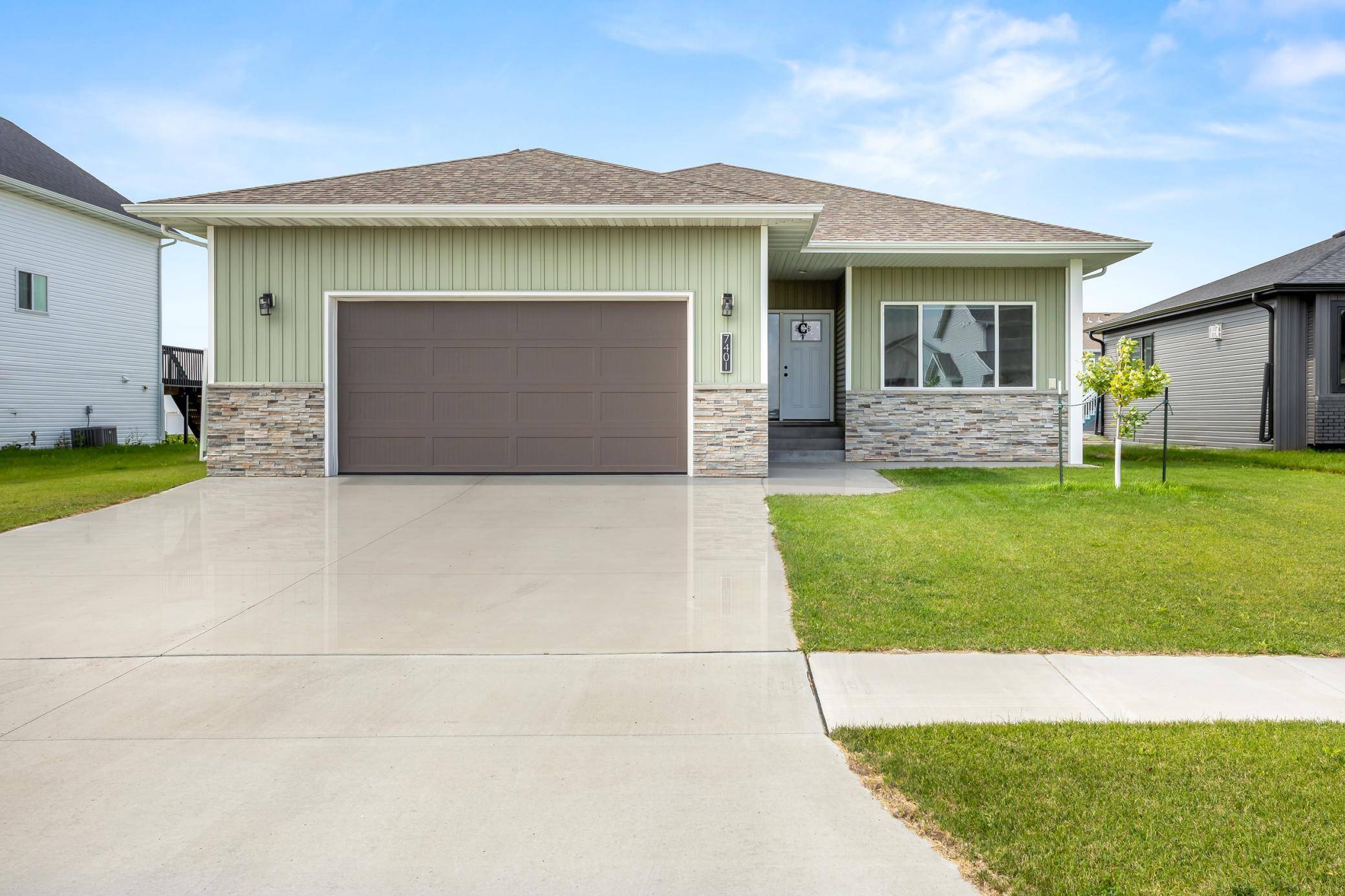 7401 27th ST S, Fargo, ND 58104