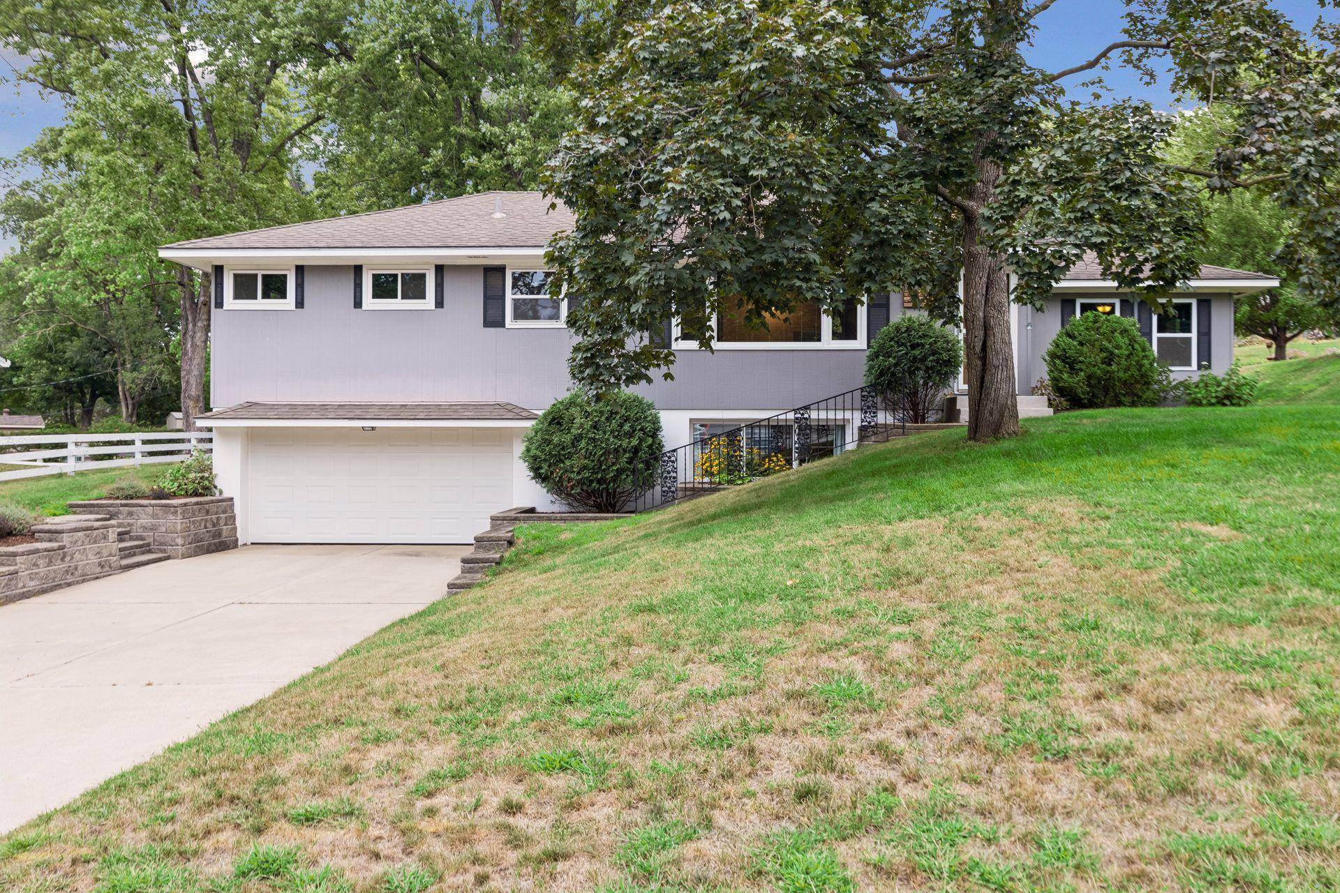 2820 W 91st ST, Bloomington, MN 55431