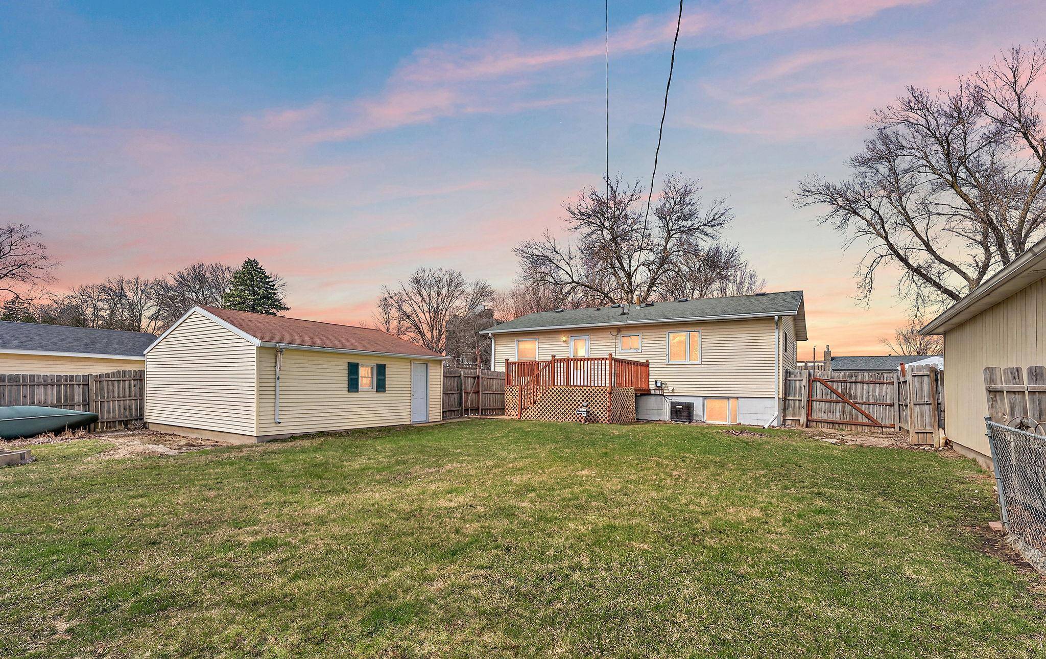 1866 38th ST NW, Rochester, MN 55901