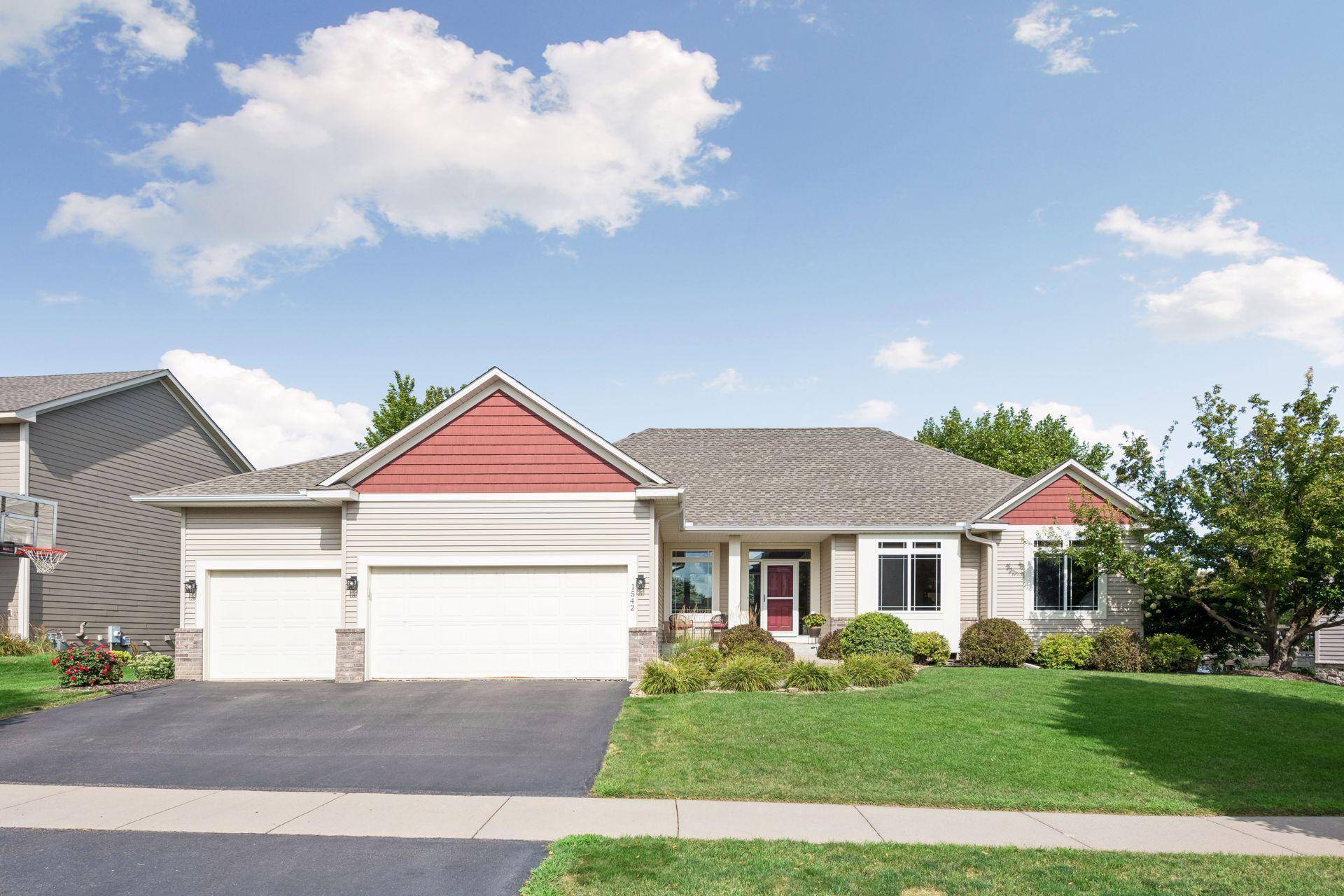 1542 Sparrow RD, Waconia, MN 55387