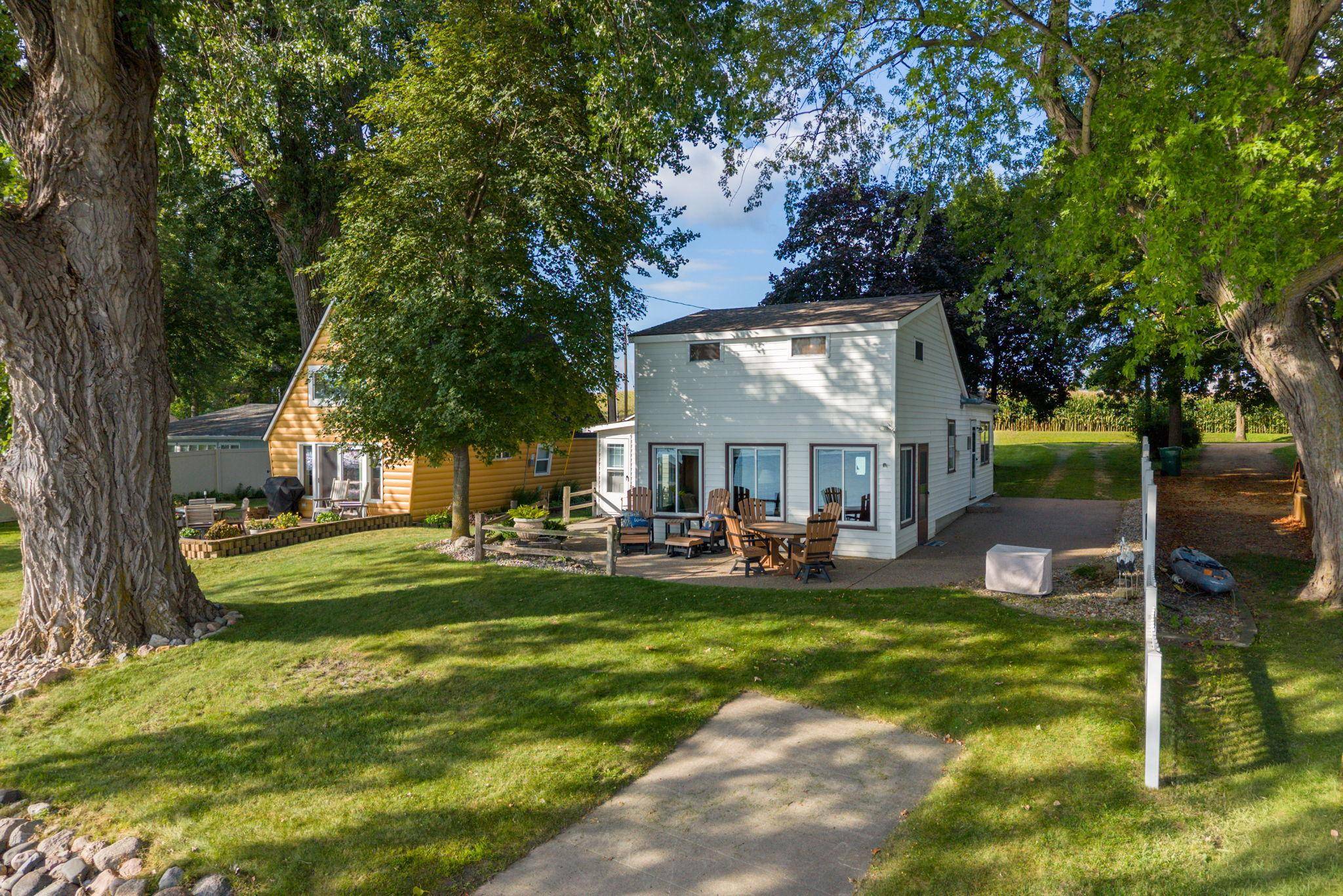 7014 Laura LN, Saint Peter, MN 56082