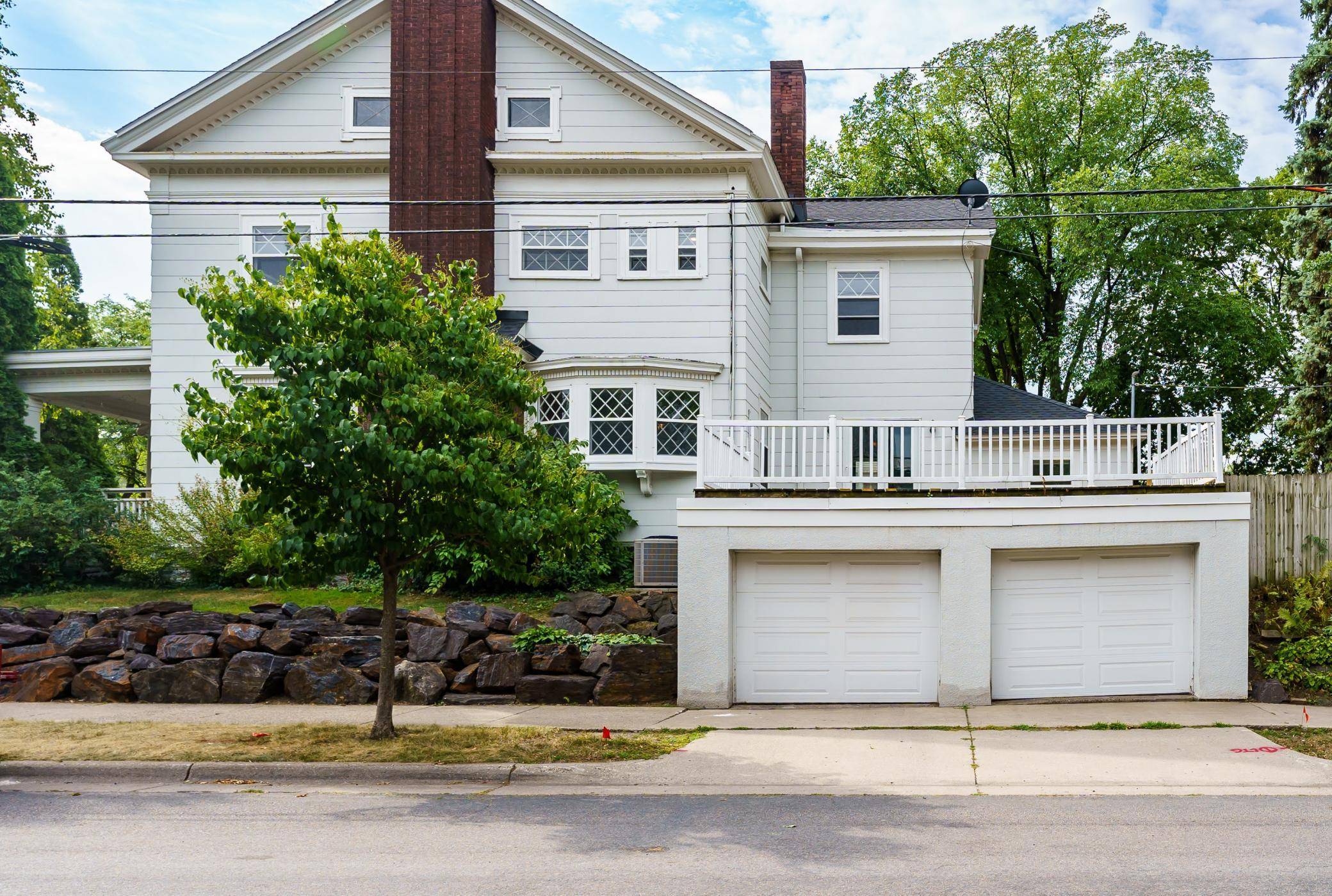 2500 Humboldt AVE S, Minneapolis, MN 55405