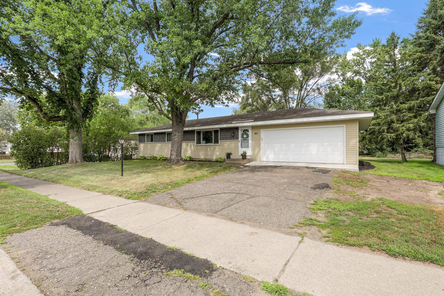 801 38th AVE, Anoka, MN 55303