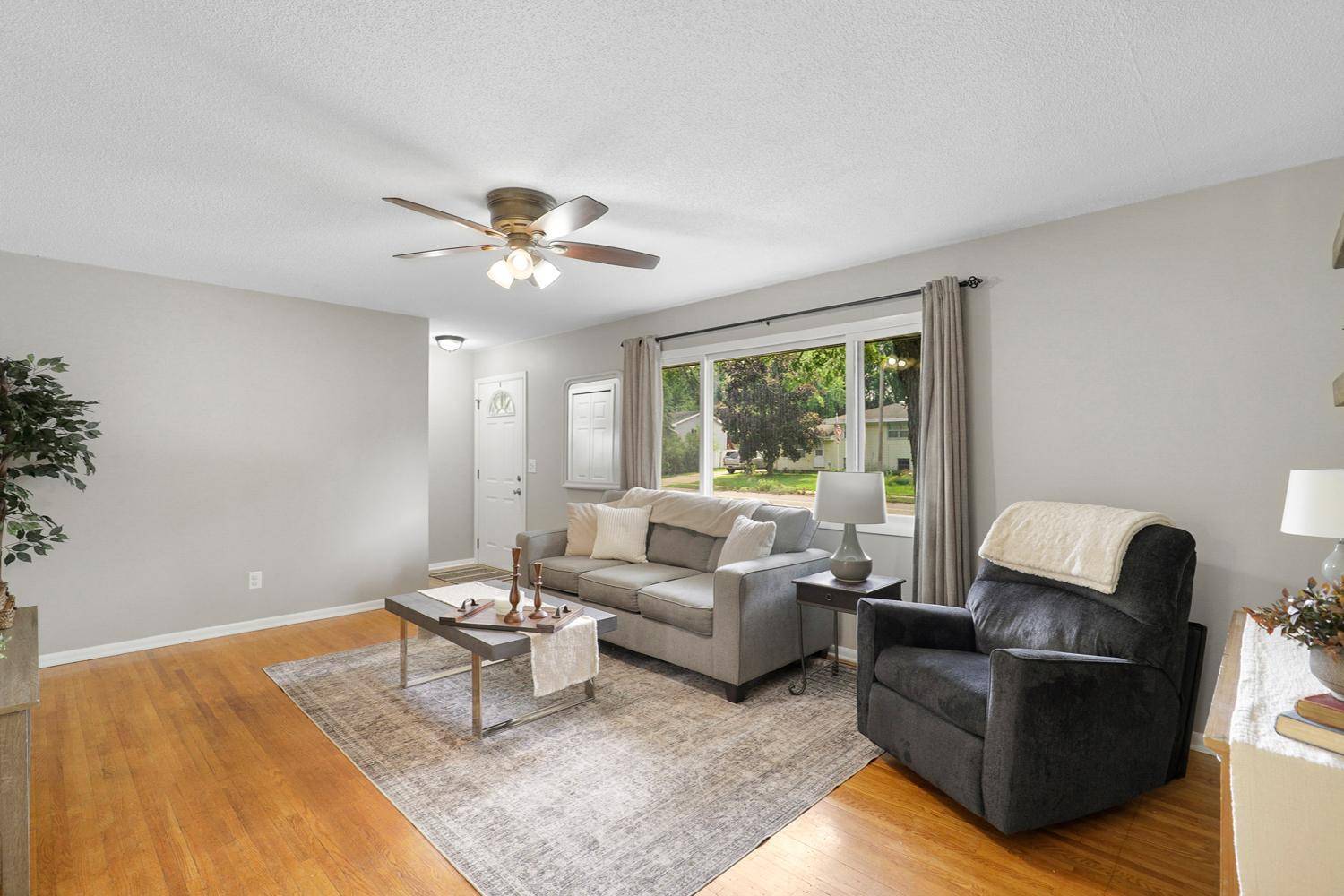 801 38th AVE, Anoka, MN 55303