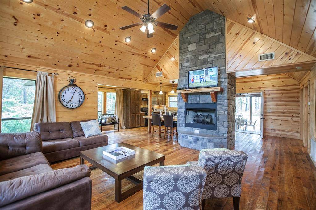 165 Huckleberry TRL, Broken Bow, OK 74728