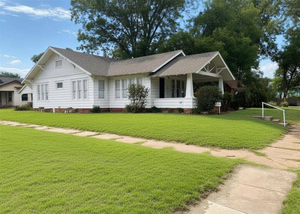 303 N Washington AVE, Elk City, OK 73644