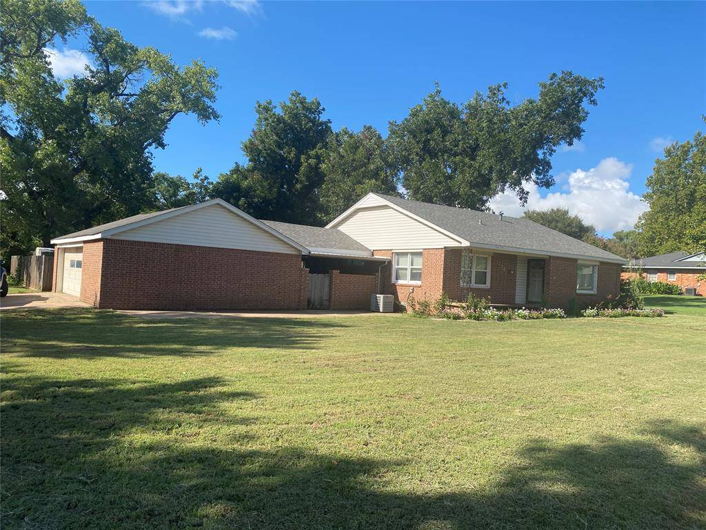 1204 W C AVE, Elk City, OK 73644