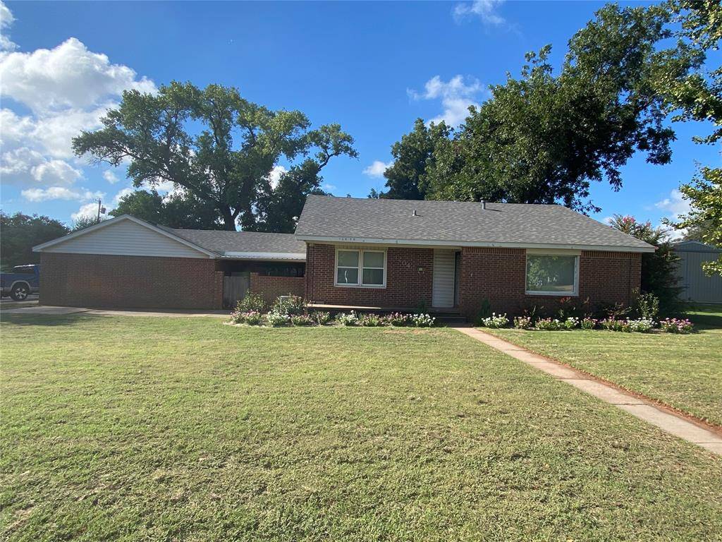 1204 W C AVE, Elk City, OK 73644