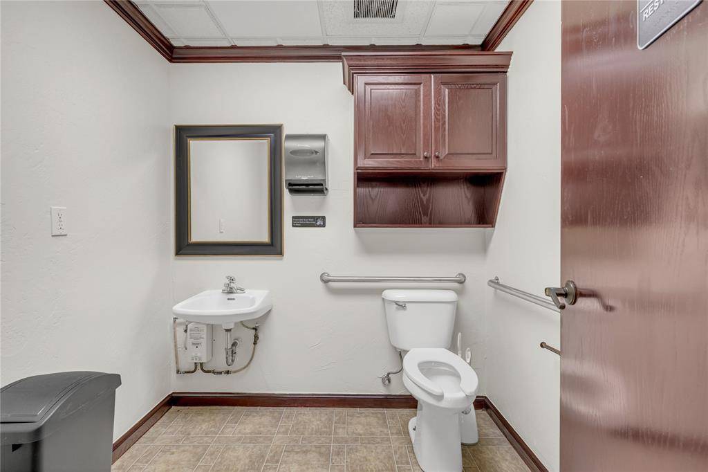 7106 NW 39th EXPY, Bethany, OK 73008