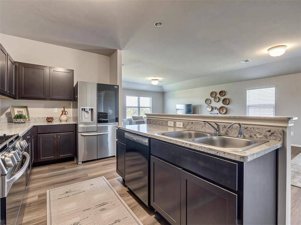 9949 Rattlesnake LN, Yukon, OK 73099