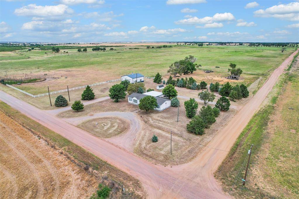 32042 N County Road 1960 RD, Willow, OK 73673