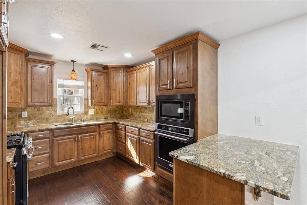 3228 Cashion PL, Oklahoma City, OK 73112