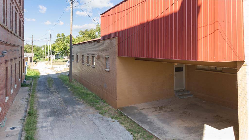 116 E Robert S Kerr BLVD, Wynnewood, OK 73098