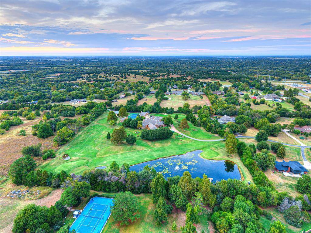 2605 Oakcrest DR, Edmond, OK 73012