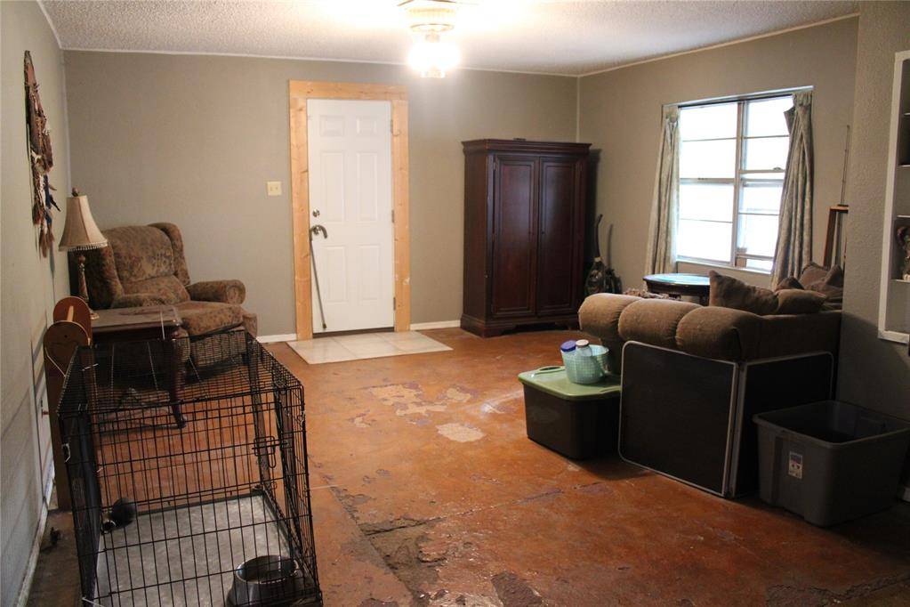 200 E Juanita ST, Wynnewood, OK 73098