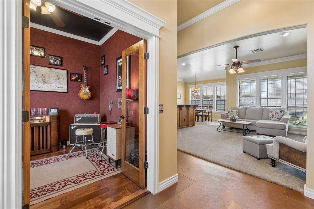 817 Tea Rose DR, Yukon, OK 73099