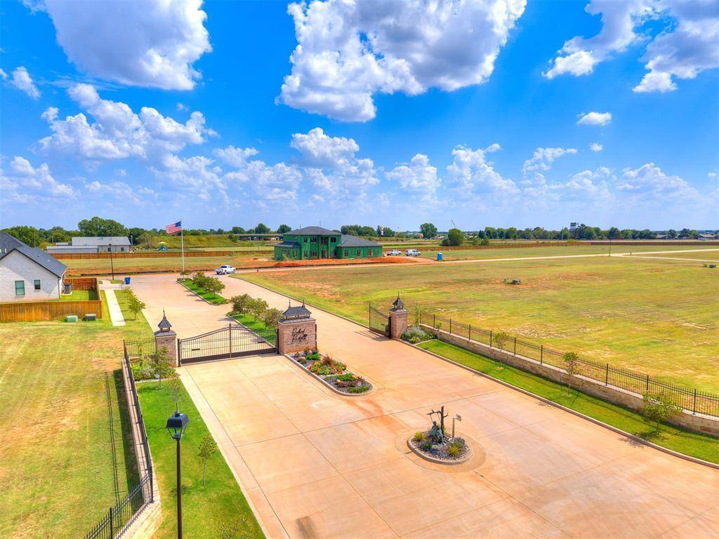 3513 Redbud DR, Chickasha, OK 73018