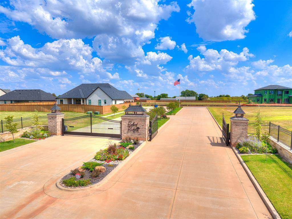 3520 Redbud DR, Chickasha, OK 73018