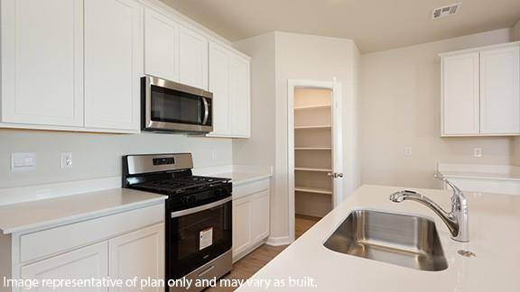 10305 NW 28th TER, Yukon, OK 73099
