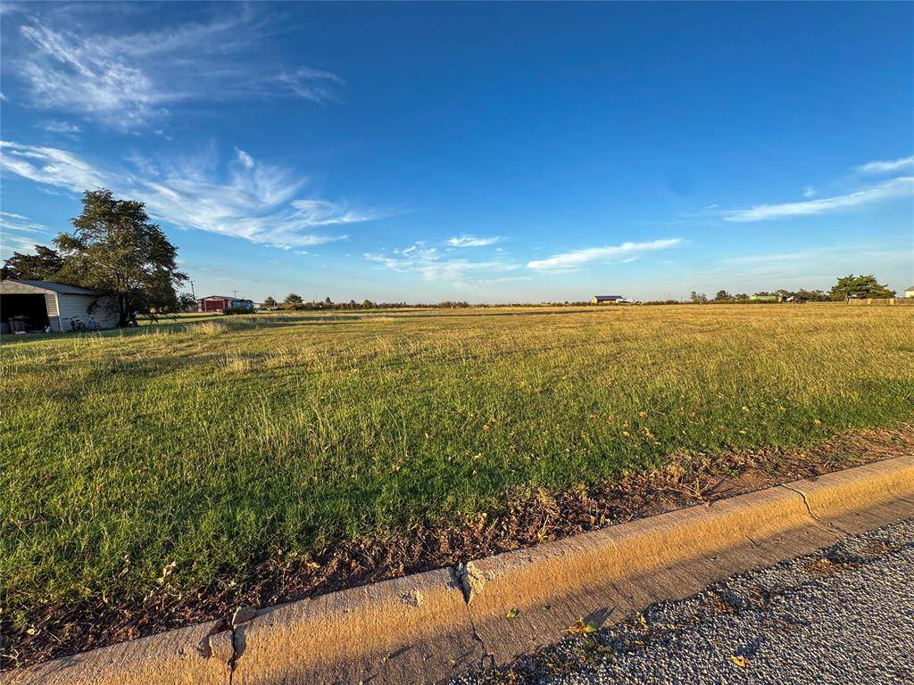 E 1st ST, Leedey, OK 73654