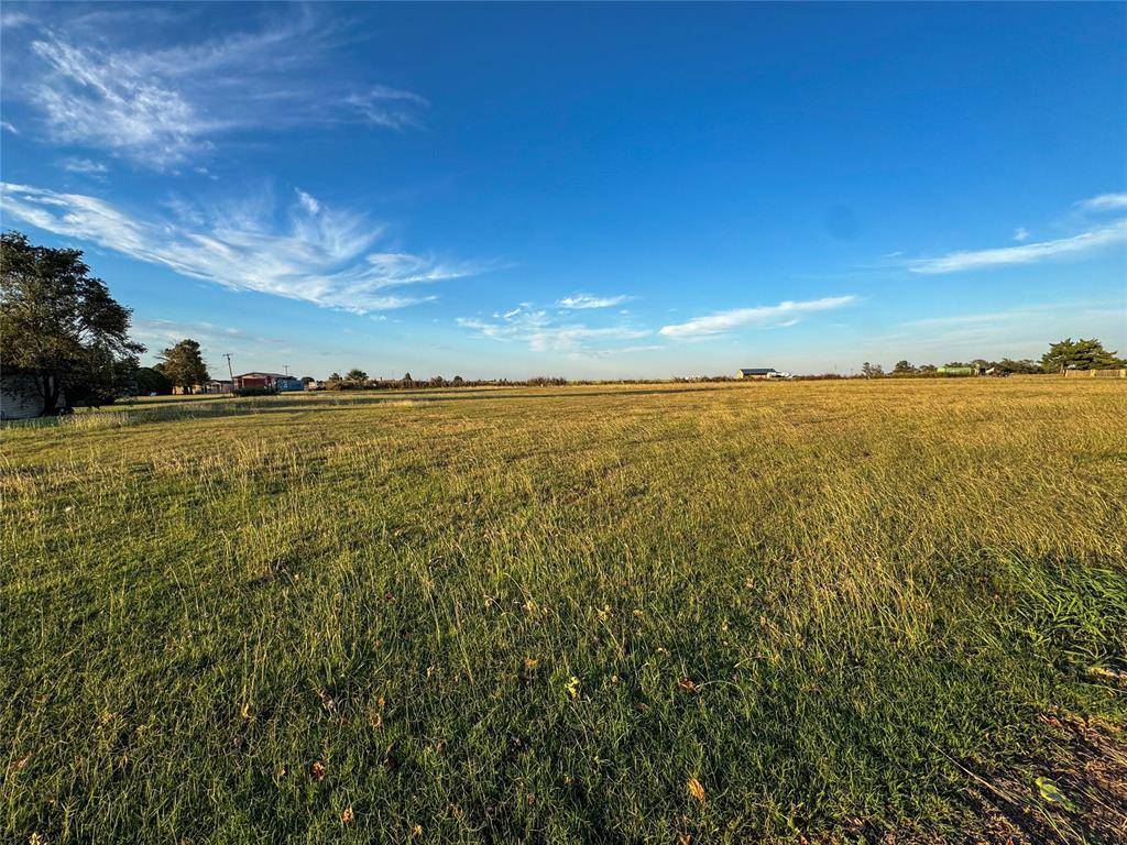 E 1st ST, Leedey, OK 73654